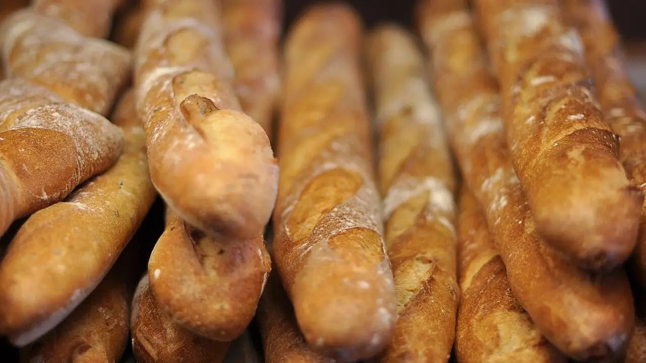Baguettes croustillantes côte à côte